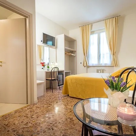 Dolce Luna לינה וארוחת בוקר פירנצה