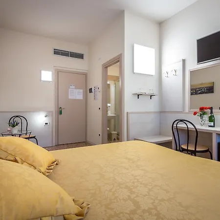 לינה וארוחת בוקר Dolce Luna פירנצה